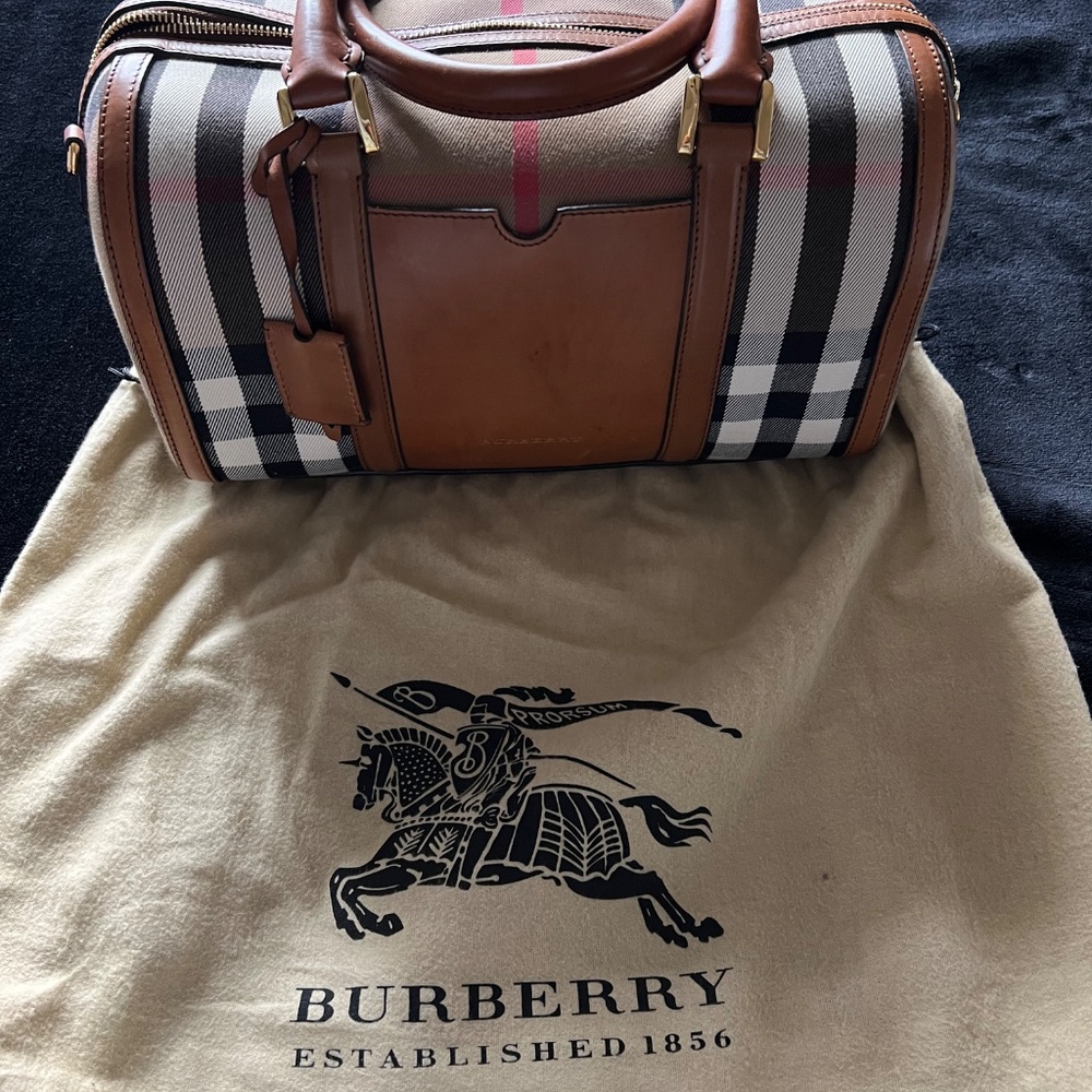 Burberry House Check Medium Alchester Bowling Bag Tan - Picture 2 of 6